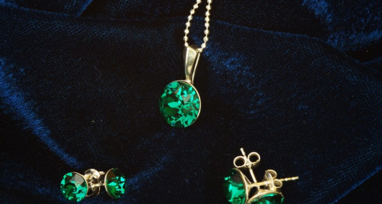 New husband demands wife give stepdaughter her family heirloom instead of her own daughter