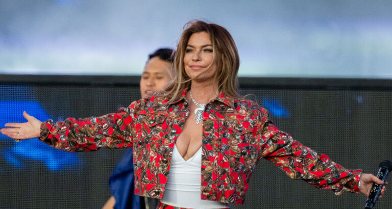 At 58, Shania Twain blasted by fans for showing legs in fishnet tights on stage