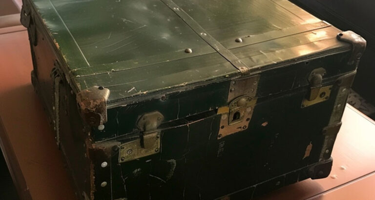 Old Man Sells Shabby Suitcase, Everyone Ignores Him except Lame Boy Who Agrees to Buy It