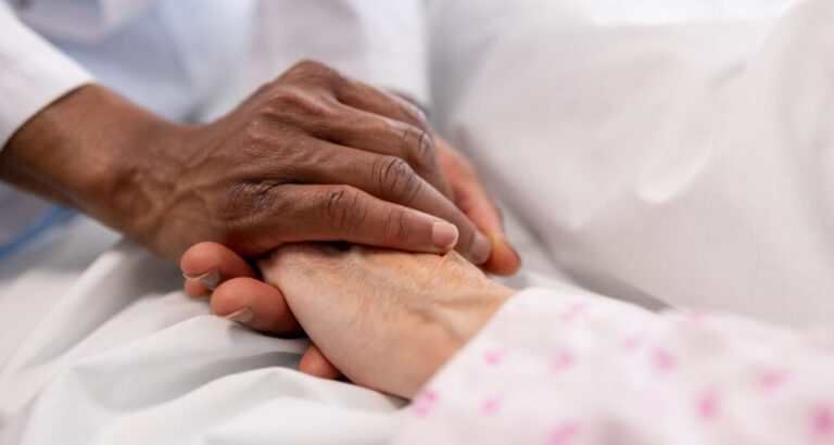 92-year-old man wants to hold wife’s hand one final time before dying – what happens next will bring you to tears