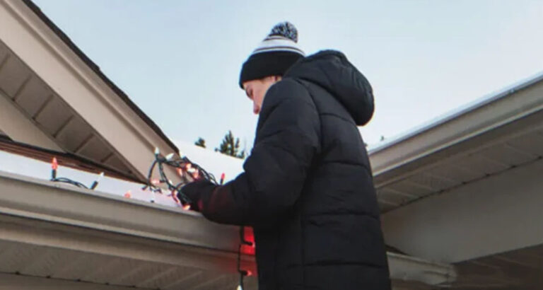 Boy Decorates Lonely Neighbor’s House for Xmas, Learns His Estranged Granny Lives There – Story of the Day