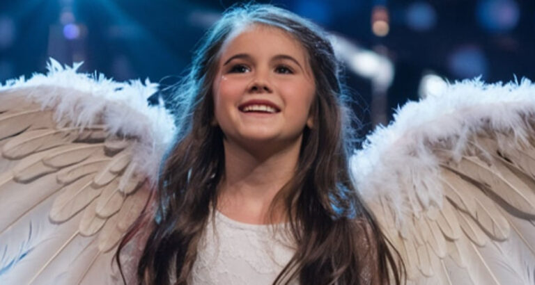 The judges accuse this beautiful girl for lip syncing and ask her to sing again, After she finished her song the judge was speechless