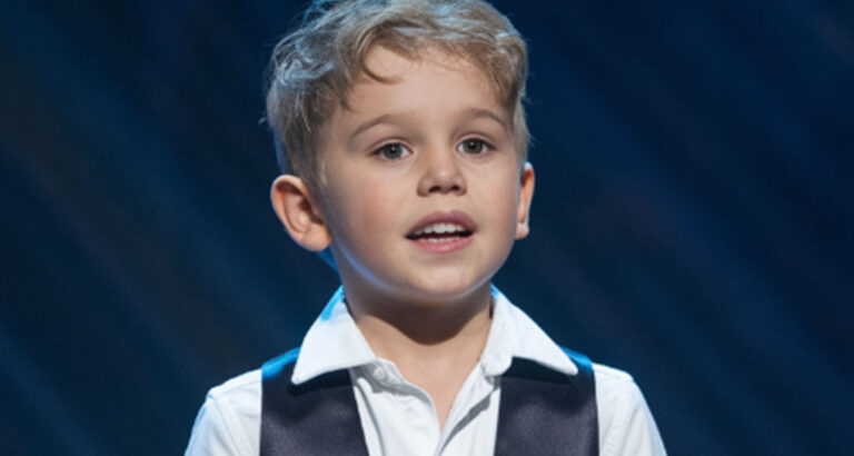 This 10 year old boy is incredible, You have never heard anyone sing Eric Carmens All by Myself better than this kid, The very moment he says all by myself, they all turn
