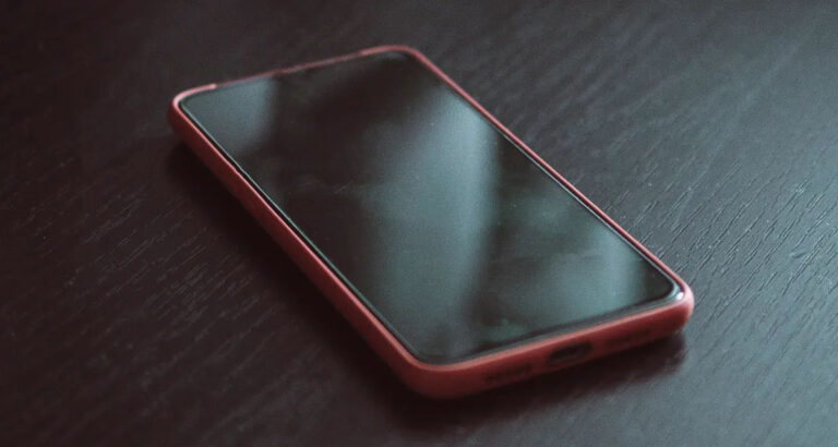 My Husband Sent the Wrong Message to Our Family Group Chat — So I Waited for Him That Night