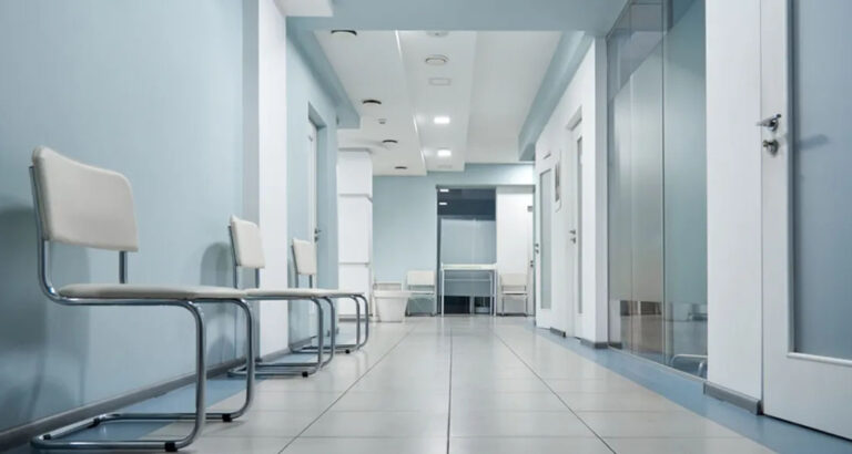 I Accidentally Saw My Husband Sitting in a Hospital Line & Got a Text from Him the Next Moment – My World Shattered
