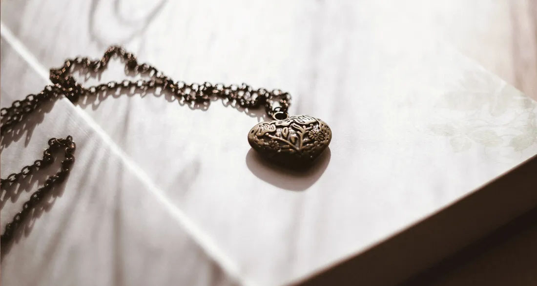 I Lived a Lie for Decades Until an Old Locket Exposed the Truth About My Family — Story of the Day
