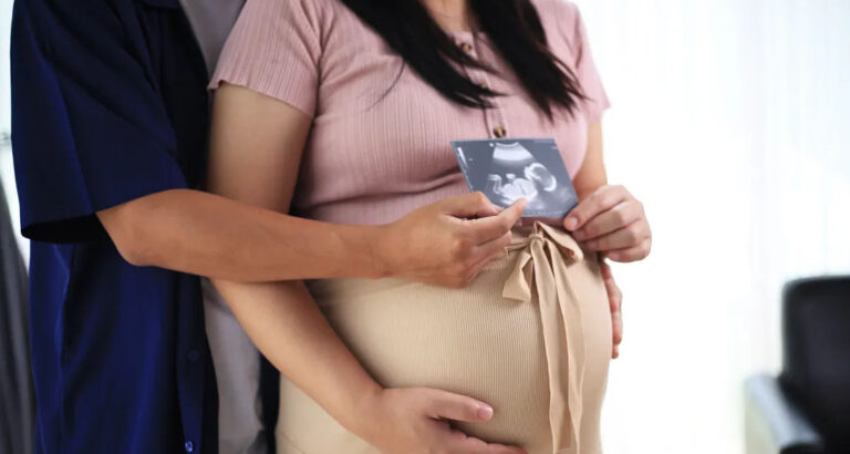 I Accidentally Caught My Husband at a Clinic with His Heavily Pregnant Ex – He Whispered Something to Her That Made Me Freeze