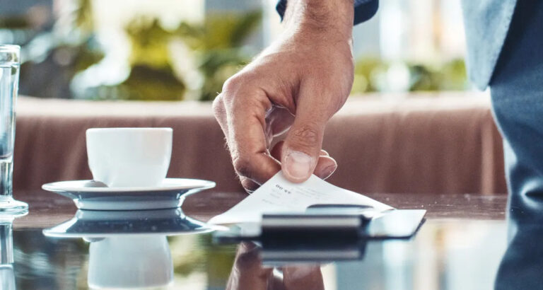 My Date Insisted on Paying the Bill – I Wish I Hadn’t Let Him
