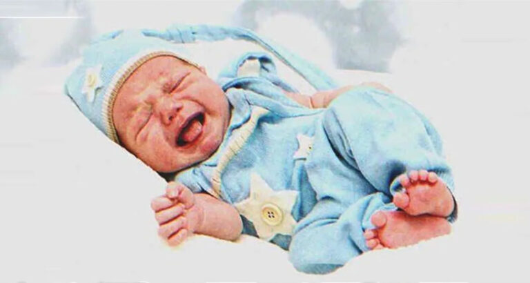 Nurse Gives Woman the Wrong Baby, Then New Mother Turns Pale — Story of the Day