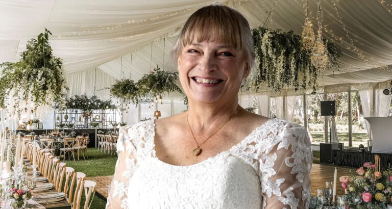 Sassy Mom Seeks Attention by Wearing a White Dress to Her Daughter’s Wedding – But the Bride Outsmarts Her Perfectly