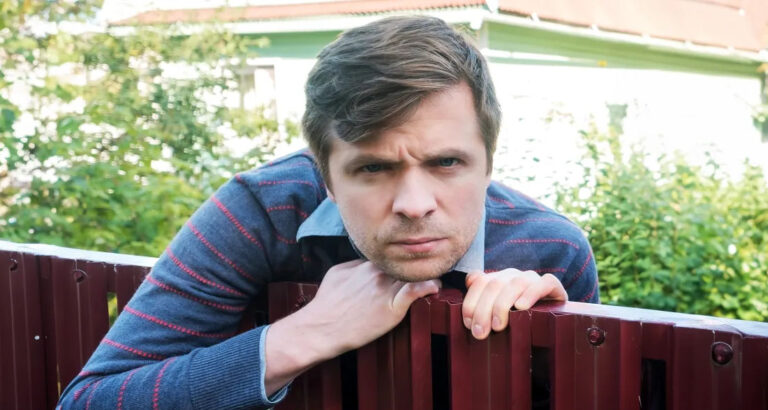 Neighbors Made Me Put up a Fence to Hide an ‘Ugly’ Car in My Yard – A Week Later, They Begged Me to Remove It