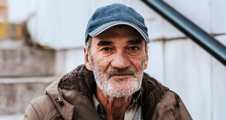 I Bought Food for a Poor Old Man – But a Few Months After He Died, A Dusty Box He’d Owned Arrived for Me