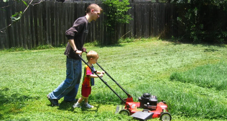 I Mowed My Elderly Neighbor’s Lawn — Days Later, I Was Unexpectedly Handed a Private Jet Ticket