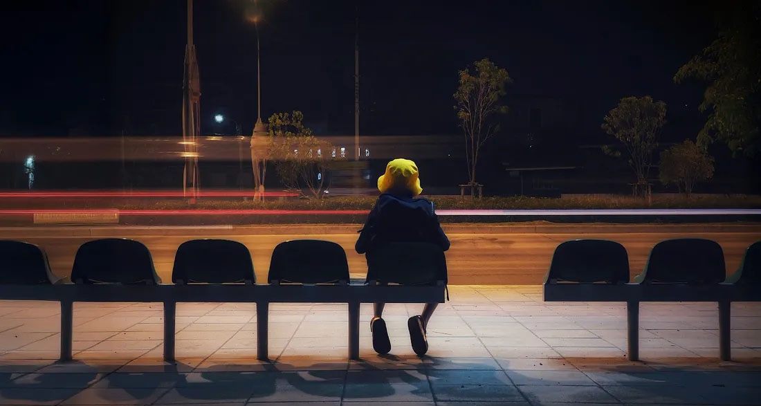 I Decided to Help a Little Boy at the Bus Stop Look for His Mom, but the Truth About Her Made My Blood Run Cold – Story of the Day