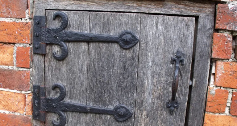 After Mom’s Death, I Returned to Her Old House & Heard Noises from the Basement – My Life Was Never the Same After What I Discovered