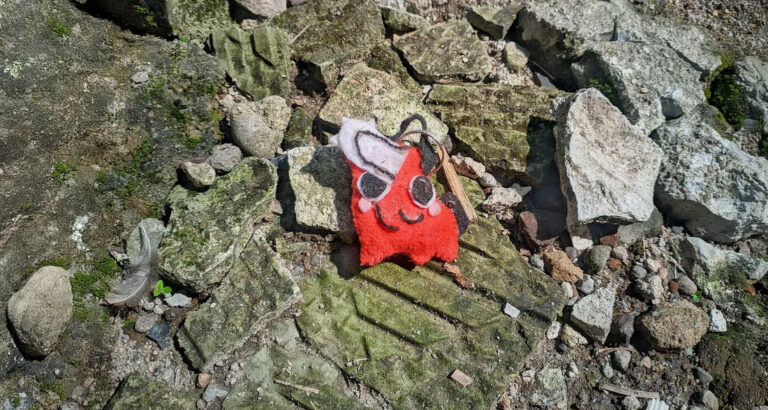 Twenty Years After My Sister Disappeared, I Found Her Keychain from Our Childhood Home in My Garden – Story of the Day