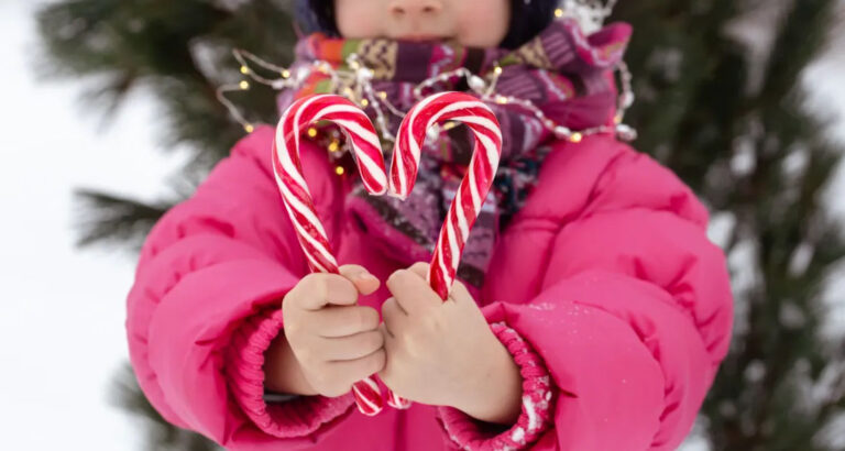 A Little Girl at the Christmas Market Pointed at Me and Said, ‘You’re the Man My Mom Cries About!’ – When I Saw Her Mom, Everything Came Back