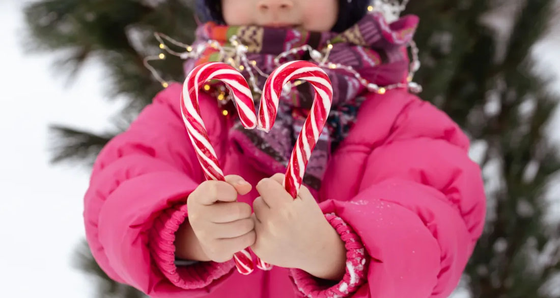 A Little Girl at the Christmas Market Pointed at Me and Said, ‘You’re the Man My Mom Cries About!’ – When I Saw Her Mom, Everything Came Back