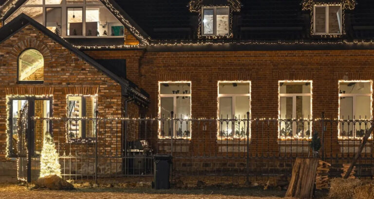 I Came Back for Christmas Without Warning and Discovered My Kids in the Car – Their Story Had Me Racing Into the House