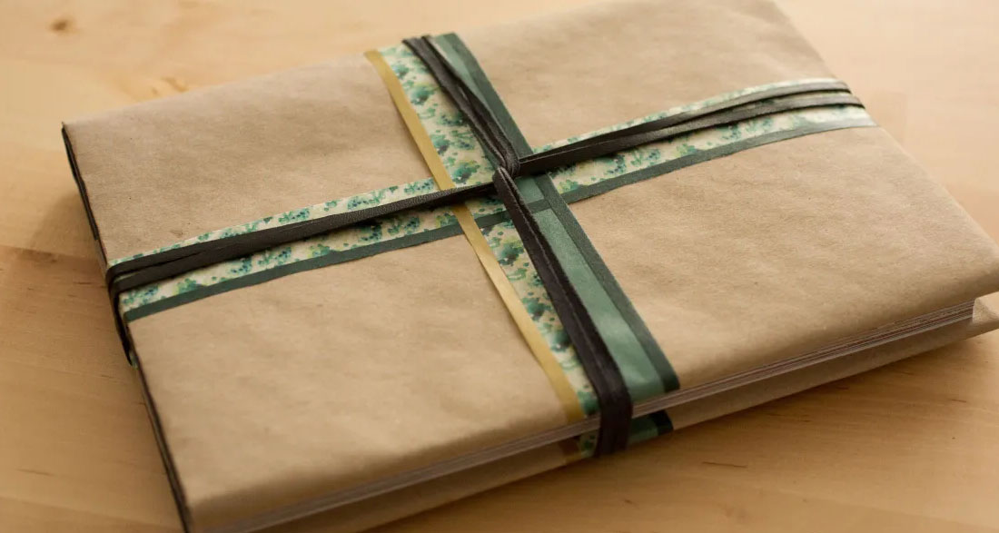 My Daughter’s Classmate Mocked Her Christmas Gift – Her Mother’s Reaction Took My Breath Away