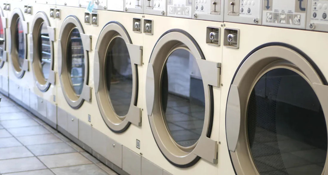 Every Christmas, My Mom Fed a Homeless Man at Our Local Laundromat – but This Year, Seeing Him Changed Everything