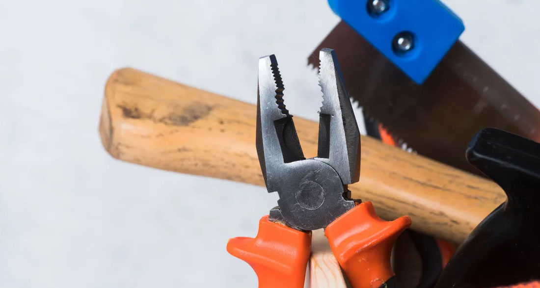 I Went to Return My Neighbor’s Pliers – When He Opened the Door, My Legs Gave Out and I Shouted, ‘What Does It All Mean?!’