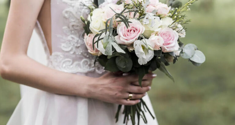 I Wore a Thrift-Store Dress to a Wedding – People Snickered, but Then the Groom’s Mother Stood up and Left Me Speechless