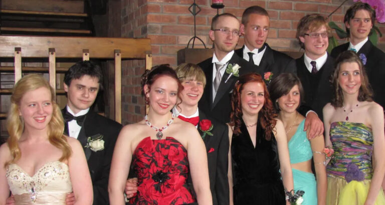 My Classmates Laughed at Me Because I’m the Daughter of a Janitor — but at Prom, My Six Words Made Them Cry