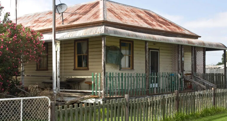 Poor Older Lady Didn’t Let Anyone Into Her Home for 26 Years Until I Set Foot Inside