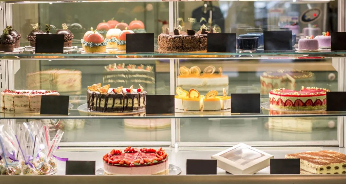 I Bought a Birthday Cake for a Little Boy Whose Mom Was Crying in the Bakery – the Next Week, My Sister Called Screaming, ‘Do You Know Who That Was?’