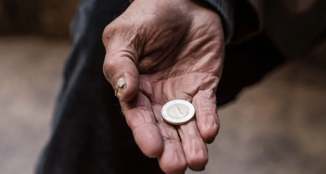 I Shared My Lunch With an Old Man by the Dumpsters — the Next Morning, a Black Limo Pulled Up Beside My Tent
