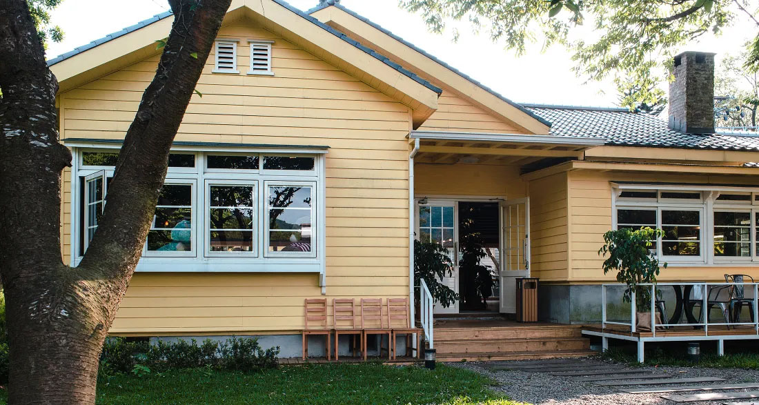 My Husband Constantly Goes on Business Trips for Work – One Day I Followed Him and Found Out the Truth