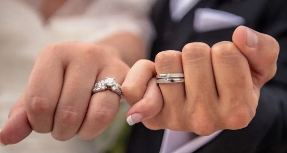 My Husband Took Off His Wedding Ring Before Every ‘Business Trip’ – What I Put In His Suitcase Made Him Scream At The Airport