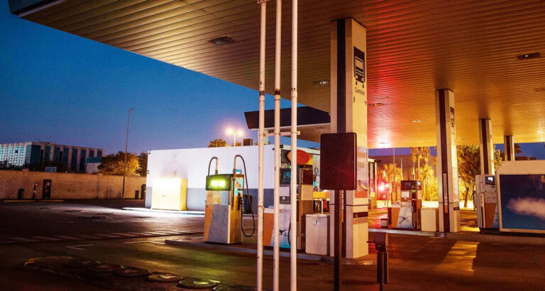 I Gave $4 to a Tired Mom at the Gas Station – A Week Later, an Envelope Arrived for Me at Work