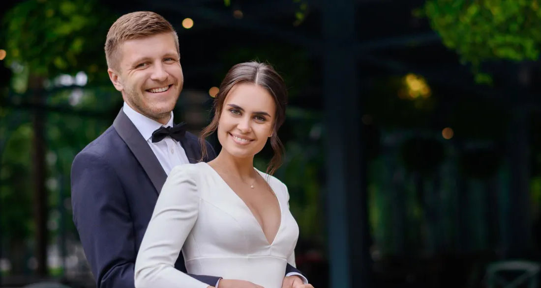 My Husband Passed Away on Our Wedding Day – A Week Later, He Sat Down Next to Me on a Bus and Whispered, ‘Don’t Scream, You Need to Know the Whole Truth’