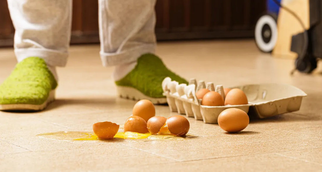 The Woman in Line Deliberately Smashed My MIL’s Two Dozen Eggs to Grab the Last Limited-Edition Scratch-Off Ticket – What Happened Next Made Everyone Gasp