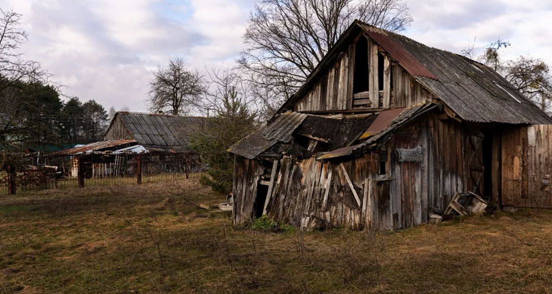 When My Father Split the Inheritance, My Brother Got Everything While I Got Only Grandpa’s Cabin – and a Secret He Took to the Grave